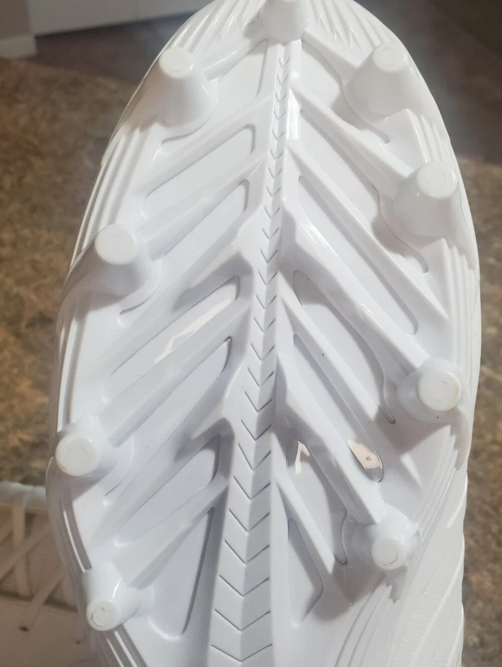 UNDER ARMOUR NWOT SZ 14. NITRO MID MC FOOTBALL CLEATS. WHITE SILVER